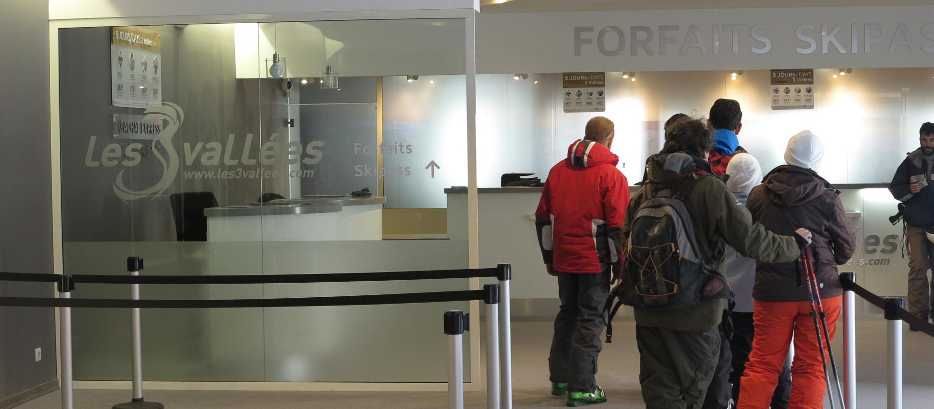 Our RFID reader used as a ski pass reader by 5 operators